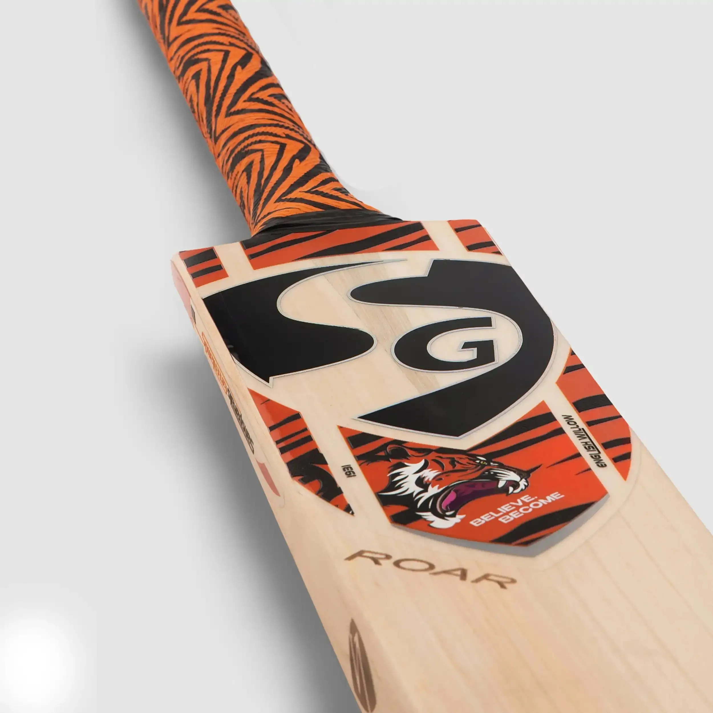 SG SG Roar Cricket Bat view 3