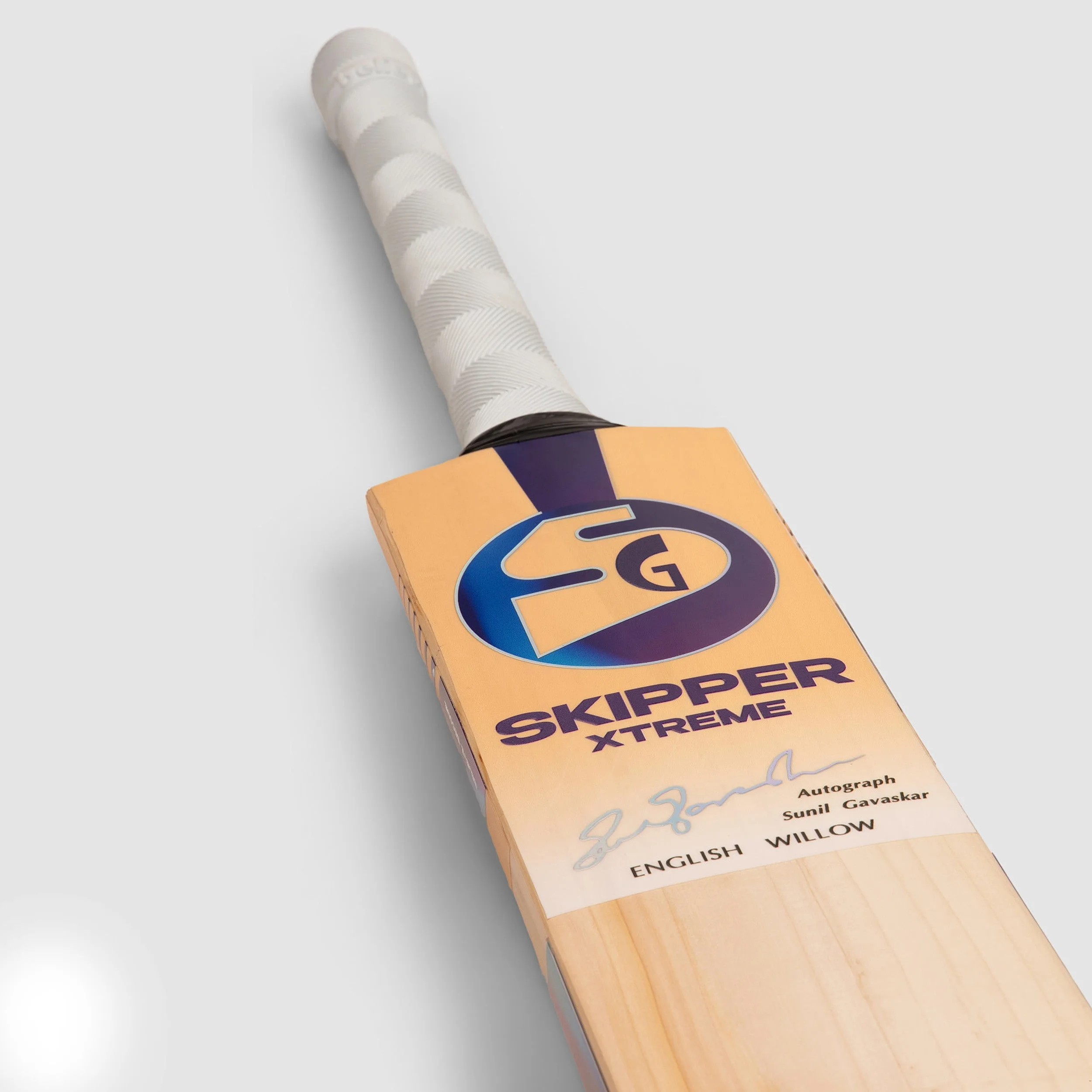 SG Skipper Xtreme Cricket Bat view 2